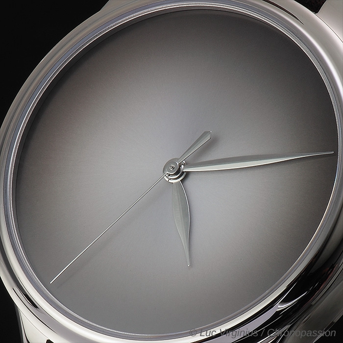 h moser 1343 gris 03 c36c53e8ea.jpg