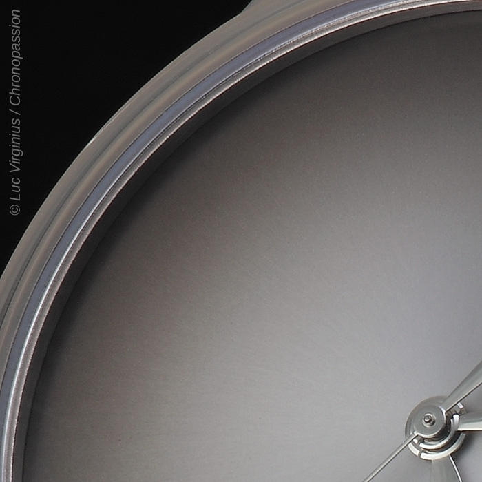 h moser 1343 gris 04 ddaa288980.jpg