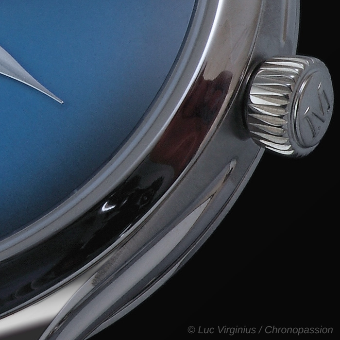 h moser endeavour tcfblue 06 c0ed0e72c9.jpg