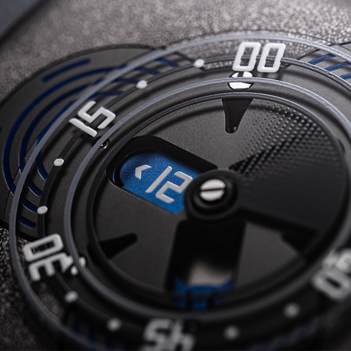 hautlence vagabonde series 4 ab30 st00 lifestyle 03 9dd1749e7e.jpg