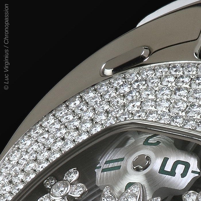 urwerk ur106 flower 04 c250313e7c.jpg
