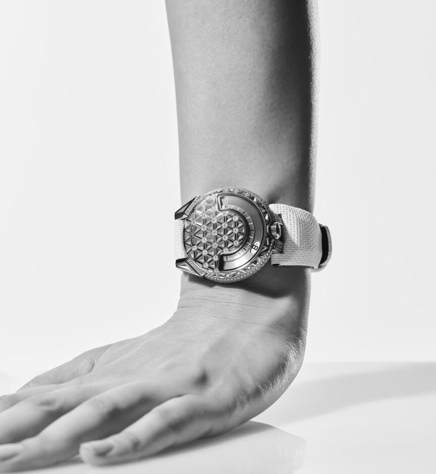 ur 101 diamond sky lifestyle 1 cropped