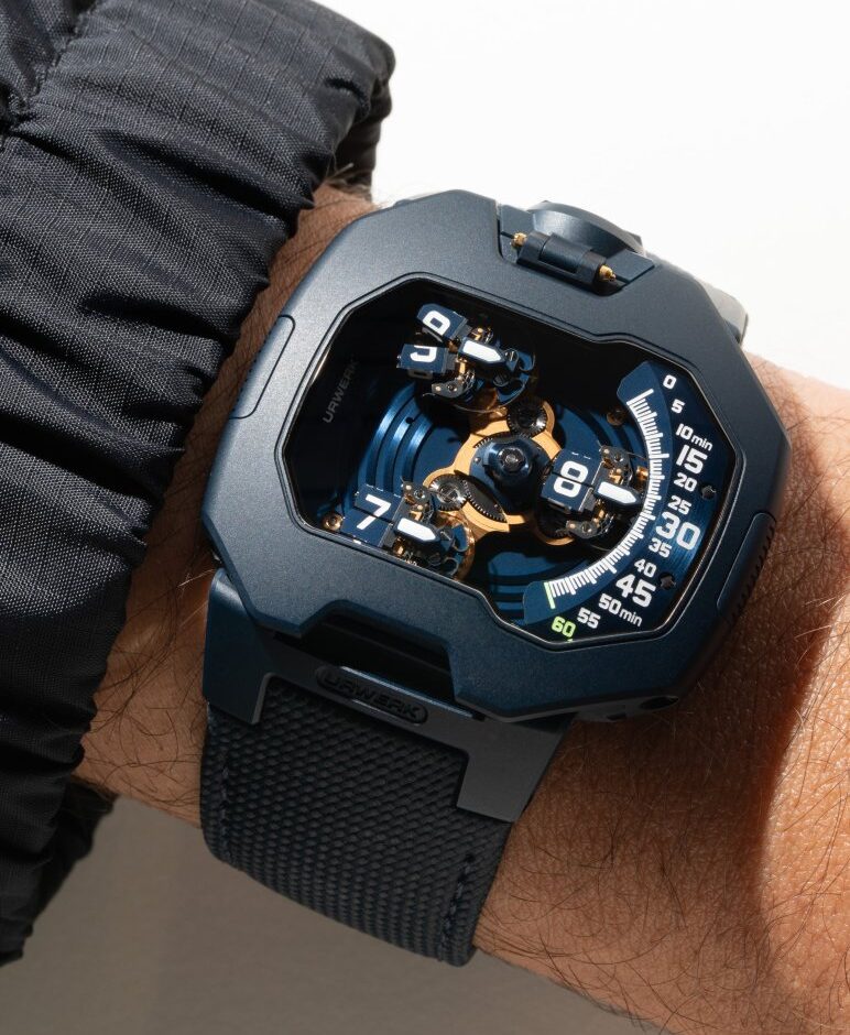 64 260525 ur120 blue 4k resize 085322